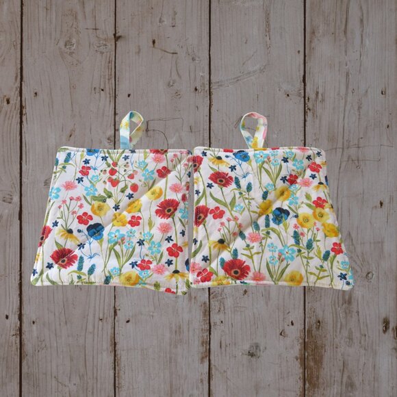 Handmade Potholder, Set of 2, Reversible Garden and Floral Quilted Hot P… - Picture 4 of 7